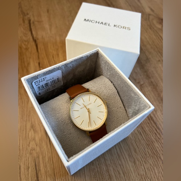 Michael Kors Pyper Leather Watch - Picture 5 of 7